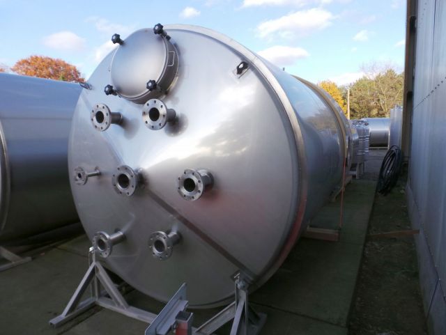 1 x 10,3m³ & 1 x 15m³ AISI316L; Edelstahl Behälter; Doppelwandig; Stehend; Konisch auf Rock