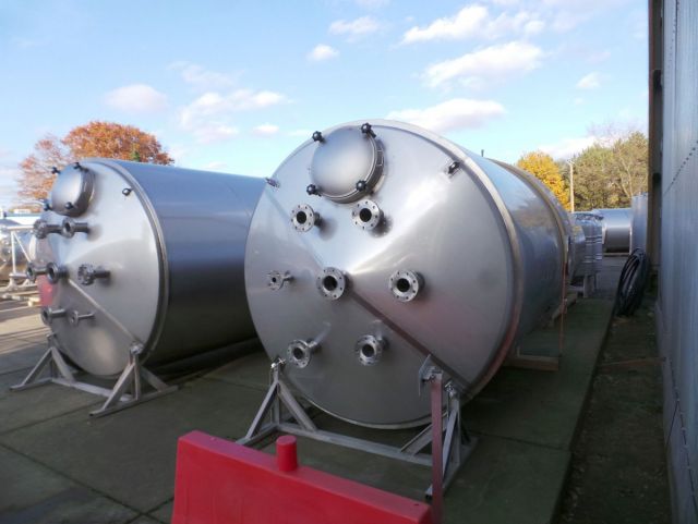 1 x 10,3m³ & 1 x 15m³ AISI316L; Edelstahl Behälter; Doppelwandig; Stehend; Konisch auf Rock