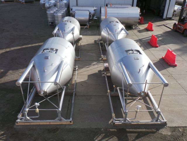 4 x 8000L AISI304 CCT cuve de fermantation du bière; vertical; circuit forcée, isolation PUR