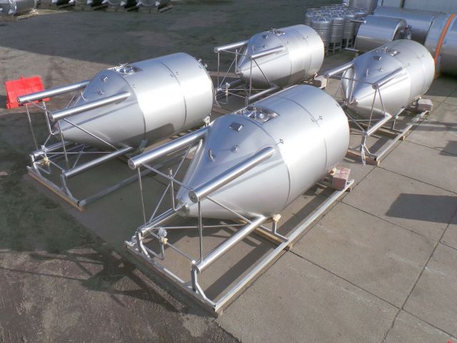 4 x 8000L AISI304 CCT cuve de fermantation du bière; vertical; circuit forcée, isolation PUR