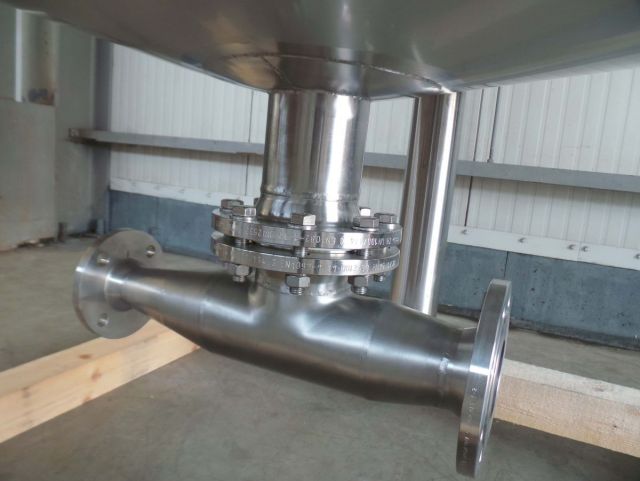 1 x 2000L AISI304; stainless-steel pressure tank -50°C / +50°C; vertical; dished bottoms on legs; PUR insulation