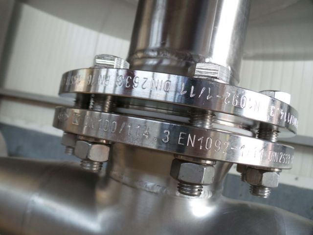 1 x 2000L AISI304; stainless-steel pressure tank -50°C / +50°C; vertical; dished bottoms on legs; PUR insulation