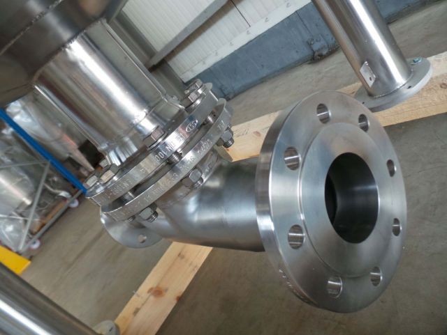 1 x 2000L AISI304; stainless-steel pressure tank -50°C / +50°C; vertical; dished bottoms on legs; PUR insulation