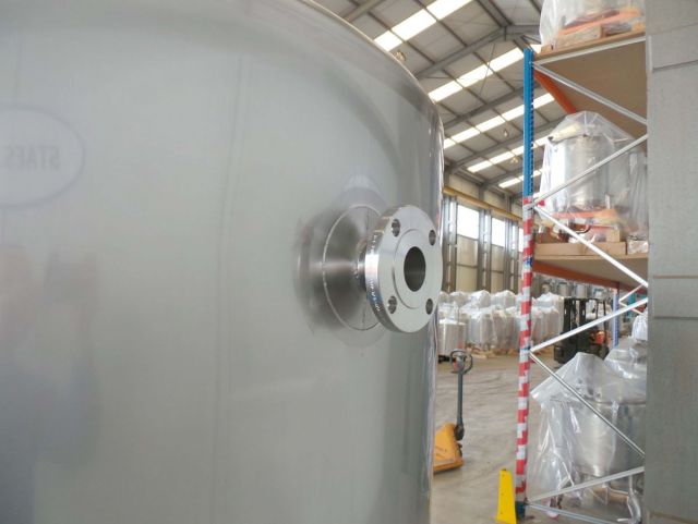 1 x 2000L AISI304; stainless-steel pressure tank -50°C / +50°C; vertical; dished bottoms on legs; PUR insulation