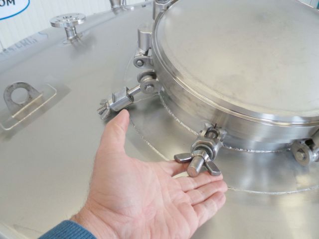 1 x 2000L AISI304; stainless-steel pressure tank -50°C / +50°C; vertical; dished bottoms on legs; PUR insulation