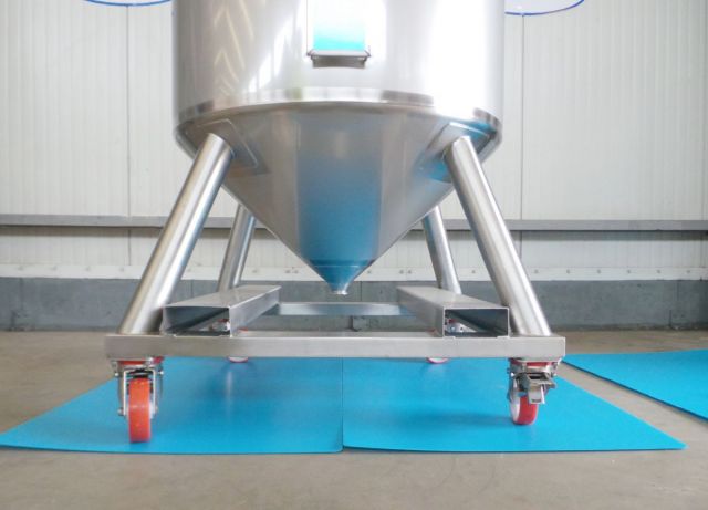 5 x 620L AISI316L; roestvrijstalen mobiele opslagtanks