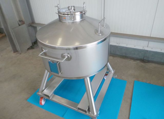 5 x 620L AISI316L; roestvrijstalen mobiele opslagtanks