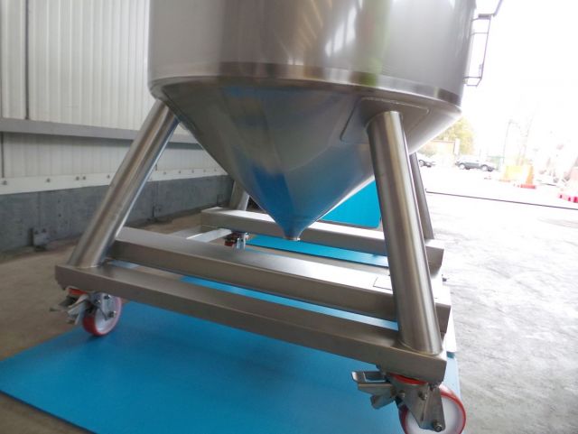 5 x 620L AISI316L; roestvrijstalen mobiele opslagtanks