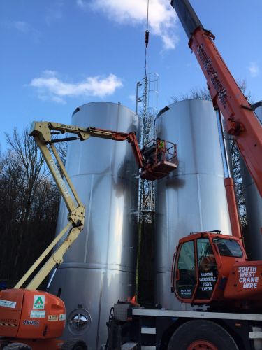 3 x 120 m³ AISI 304; cuves de stockage en acier inoxydable; vertical; isolée;