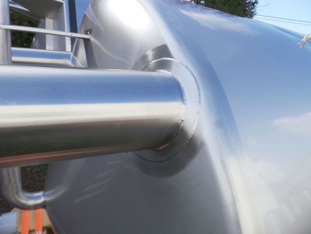 1 x 22.5m³ en 1 x 12.5m³ AISI316L; vertikale opslagtanks ; conisch op poten; tracing