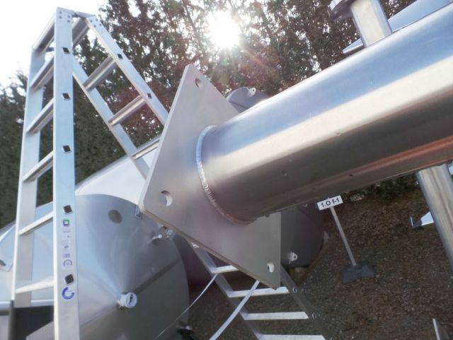 1 x 22.5m³ en 1 x 12.5m³ AISI316L; vertikale opslagtanks ; conisch op poten; tracing