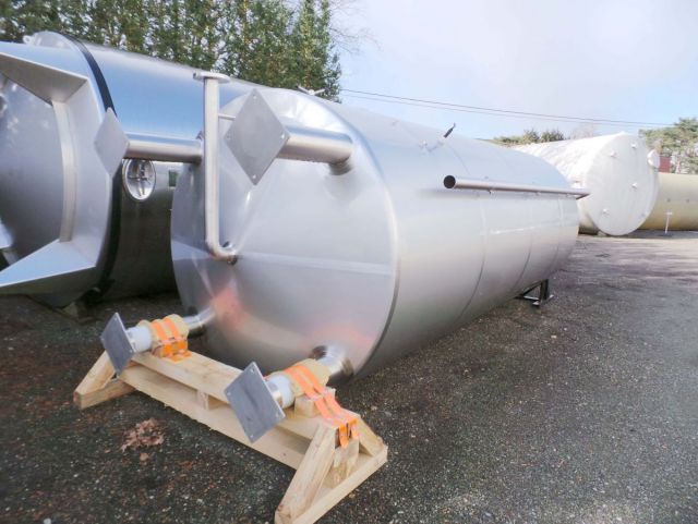 1 x 22.5m³ en 1 x 12.5m³ AISI316L; vertikale opslagtanks ; conisch op poten; tracing