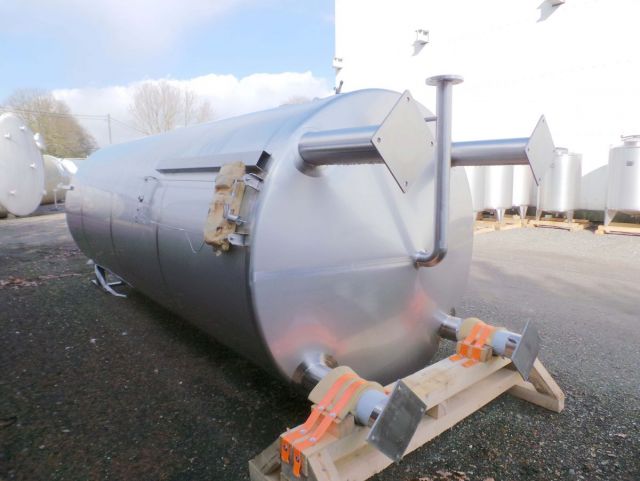 1 x 22.5m³ en 1 x 12.5m³ AISI316L; vertikale opslagtanks ; conisch op poten; tracing