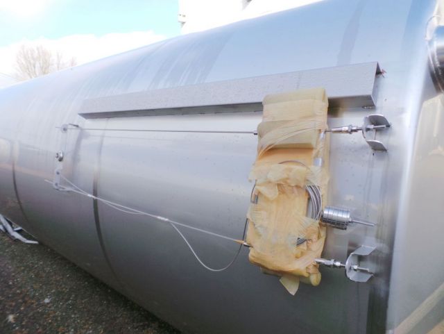 1 x 22.5m³ en 1 x 12.5m³ AISI316L; vertikale opslagtanks ; conisch op poten; tracing