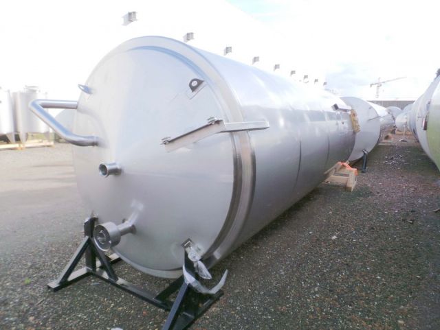 1 x 22.5m³ en 1 x 12.5m³ AISI316L; vertikale opslagtanks ; conisch op poten; tracing