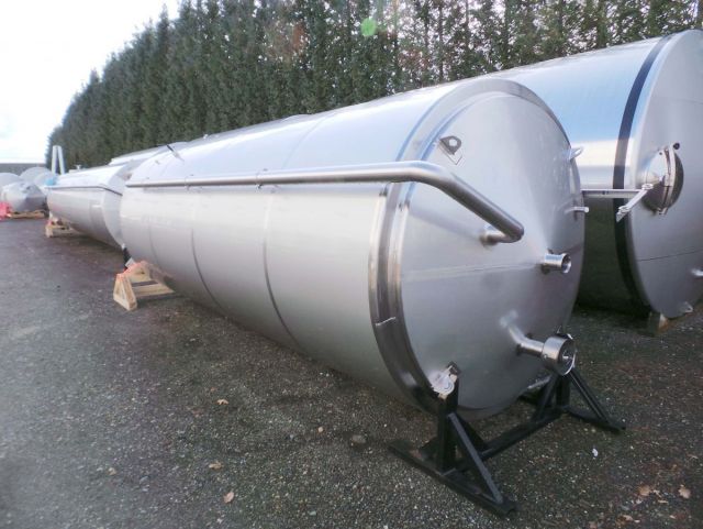 1 x 22.5m³ en 1 x 12.5m³ AISI316L; vertikale opslagtanks ; conisch op poten; tracing