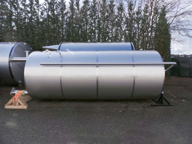 1 x 22.5m³ en 1 x 12.5m³ AISI316L; vertikale opslagtanks ; conisch op poten; tracing