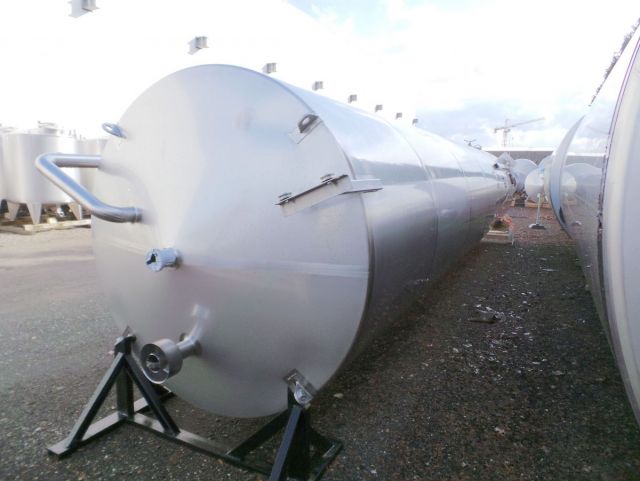 1 x 22.5m³ en 1 x 12.5m³ AISI316L; vertikale opslagtanks ; conisch op poten; tracing