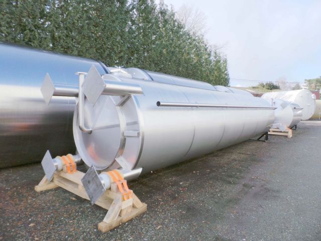 1 x 22.5m³ en 1 x 12.5m³ AISI316L; vertikale opslagtanks ; conisch op poten; tracing