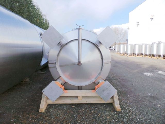 1 x 22.5m³ en 1 x 12.5m³ AISI316L; vertikale opslagtanks ; conisch op poten; tracing