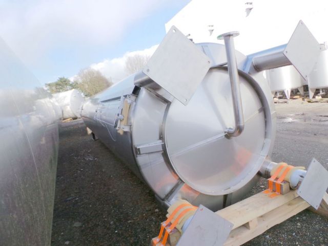 1 x 22.5m³ en 1 x 12.5m³ AISI316L; vertikale opslagtanks ; conisch op poten; tracing