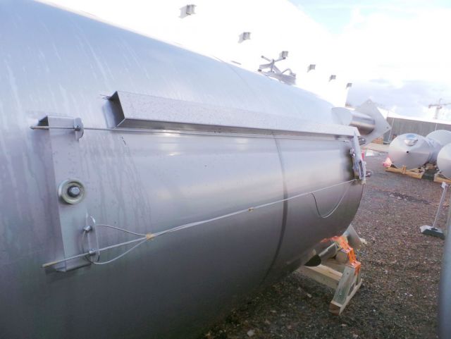 1 x 22.5m³ en 1 x 12.5m³ AISI316L; vertikale opslagtanks ; conisch op poten; tracing