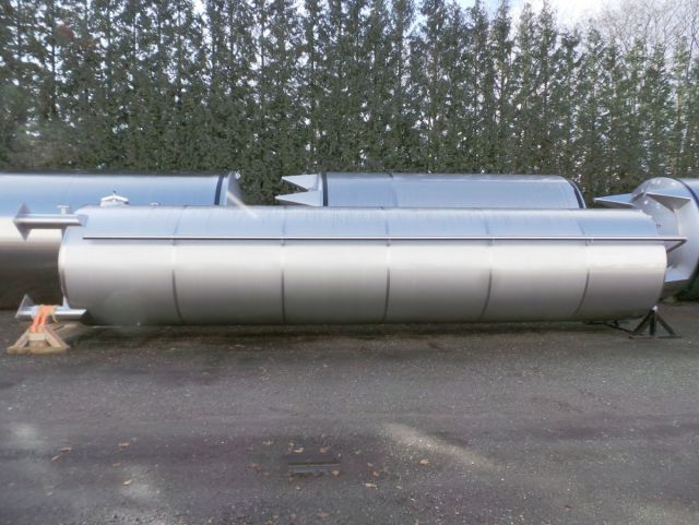 1 x 22.5m³ en 1 x 12.5m³ AISI316L; vertikale opslagtanks ; conisch op poten; tracing