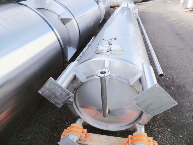 1 x 22.5m³ en 1 x 12.5m³ AISI316L; vertikale opslagtanks ; conisch op poten; tracing