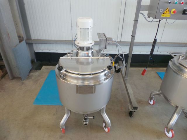 2 x 200L AISI316; Mischbehälter mit elektrische Steuerung; Isoliert; Wärmetauscher