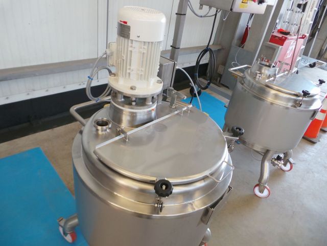 2 x 200L AISI316; Mischbehälter mit elektrische Steuerung; Isoliert; Wärmetauscher