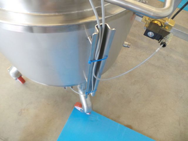 2 x 200L AISI316; Mischbehälter mit elektrische Steuerung; Isoliert; Wärmetauscher