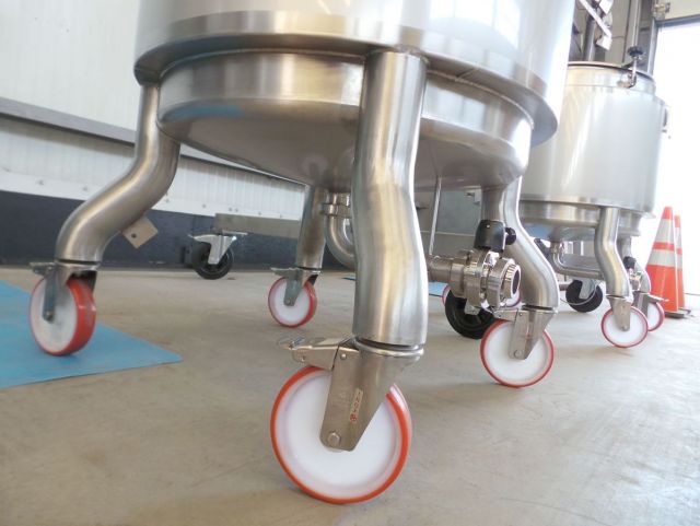 2 x 200L AISI316; Mischbehälter mit elektrische Steuerung; Isoliert; Wärmetauscher