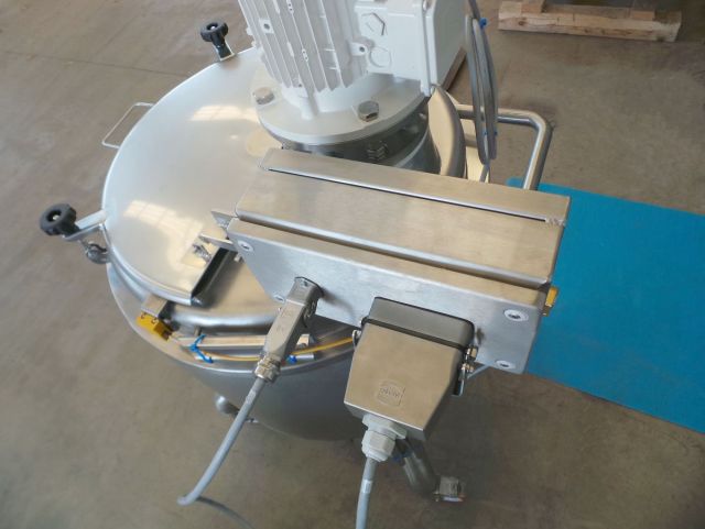 2 x 200L AISI316; Mischbehälter mit elektrische Steuerung; Isoliert; Wärmetauscher