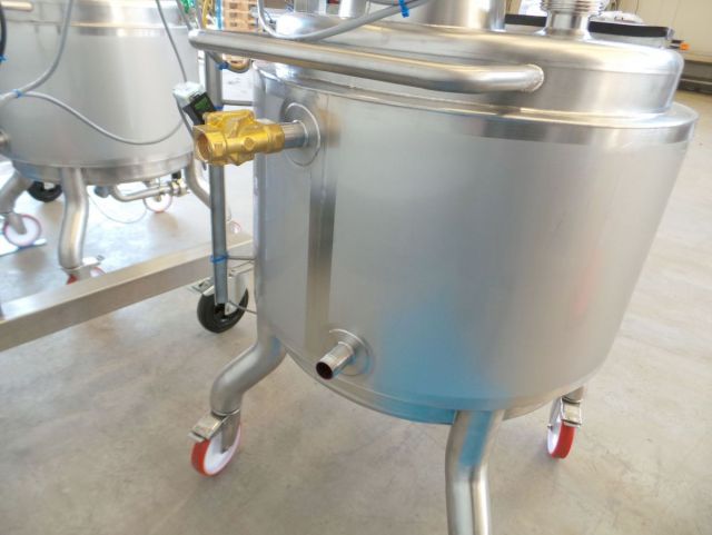 2 x 200L AISI316; Mischbehälter mit elektrische Steuerung; Isoliert; Wärmetauscher