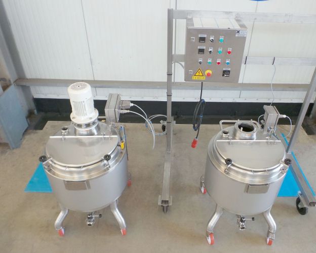 2 x 200L AISI316; Mischbehälter mit elektrische Steuerung; Isoliert; Wärmetauscher