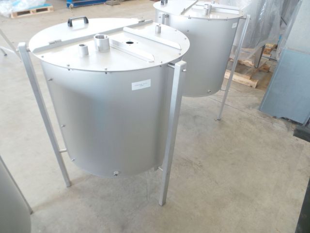4 x 300L AISI304; stainless-steel mixing tanks customised for the customer's agtitators; single skin, vertical