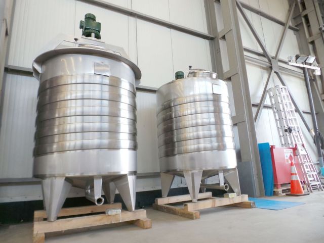 2 x 2.500L AISI316L; mixing tank; insulated; heat-exchanger; 1 x achor agitator; 1 x propeller agitator