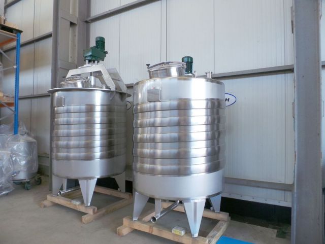 2 x 2.500L AISI316L; mixing tank; insulated; heat-exchanger; 1 x achor agitator; 1 x propeller agitator
