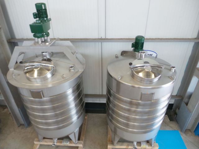 2 x 2.500L AISI316L; mixing tank; insulated; heat-exchanger; 1 x achor agitator; 1 x propeller agitator