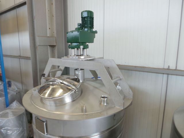 2 x 2.500L AISI316L; mixing tank; insulated; heat-exchanger; 1 x achor agitator; 1 x propeller agitator