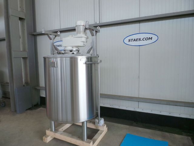 2 x 500L AISI304L mixing tank; gate agitator with scrapers; heat exchanger; insulation