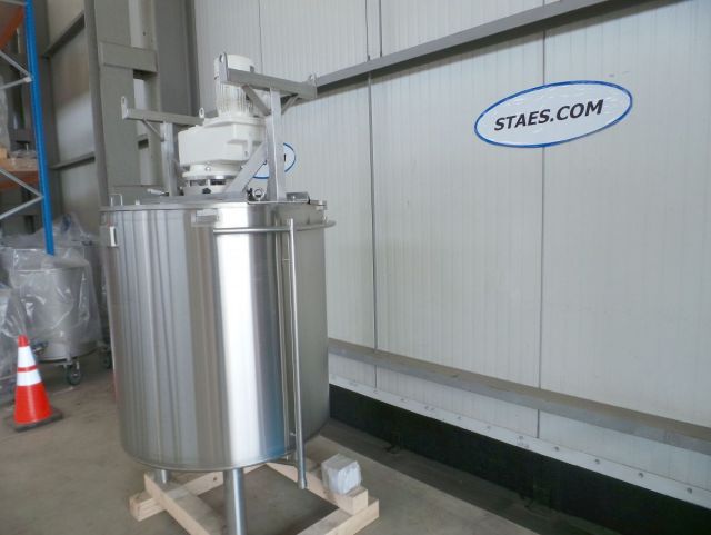 2 x 500L AISI304L mixing tank; gate agitator with scrapers; heat exchanger; insulation
