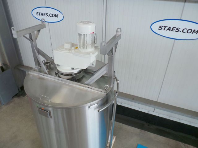 2 x 500L AISI304L mixing tank; gate agitator with scrapers; heat exchanger; insulation
