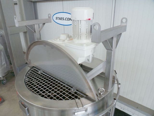 2 x 500L AISI304L mixing tank; gate agitator with scrapers; heat exchanger; insulation