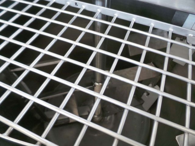 2 x 500L AISI304L mixing tank; gate agitator with scrapers; heat exchanger; insulation