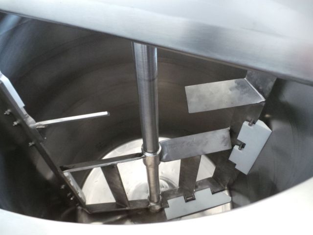 2 x 500L AISI304L mixing tank; gate agitator with scrapers; heat exchanger; insulation