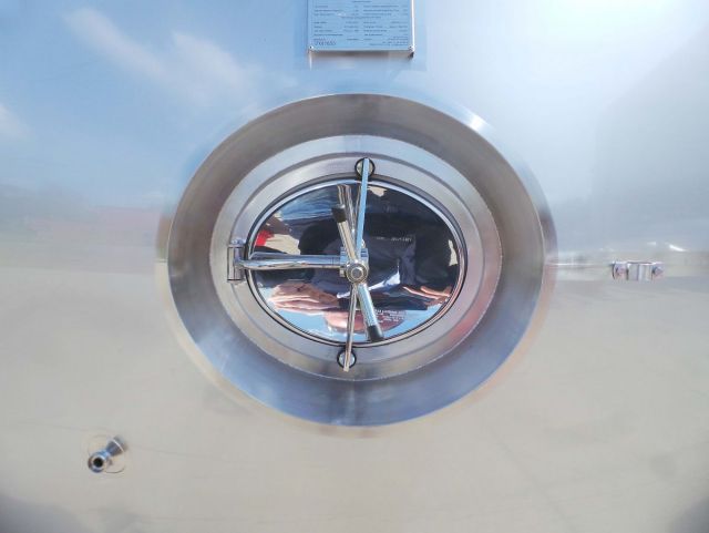 1 x 13.5m³ AISI304 BBT; Warmetauscher; Isolation; 2 bar Druck Innentank CE