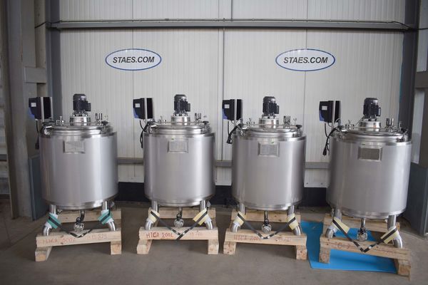 OR180300 - 4 x 300L AISI316; Mischbehälter; Isoliert; Wärmetauscher
