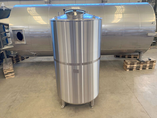 2 x Nieuwe roestvrijstalen geïsoleerde verticale tanks van 5.200L  in AISI316