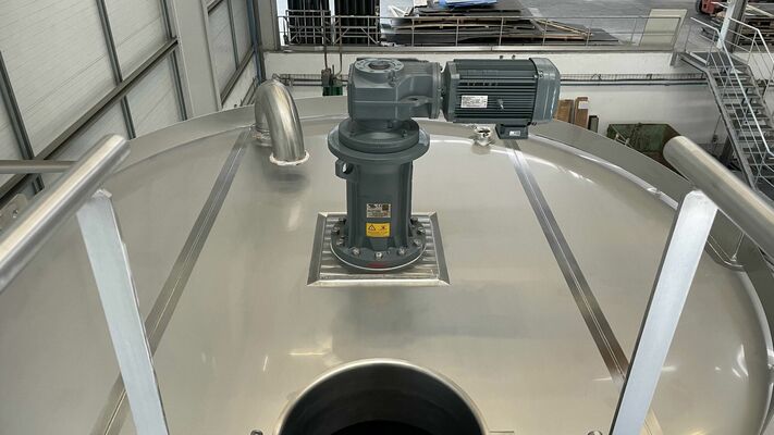 1 x Nieuwe roestvrijstalen verticale mengtank van 34.000L in AISI316L